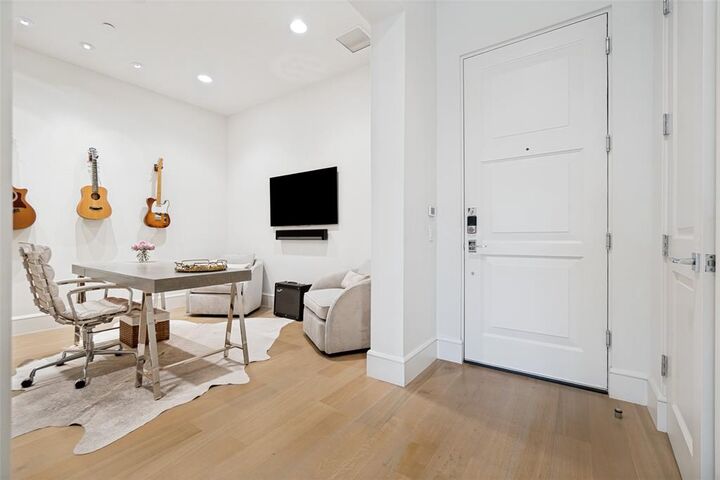 Property Photo: 4502 Abbott Avenue 317 TX 75205