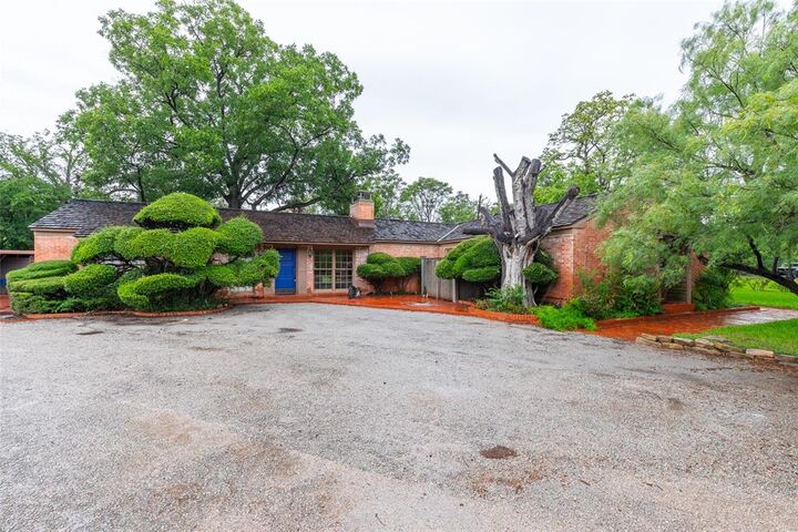 Property Photo: 325 Elm Cove Drive TX 79605