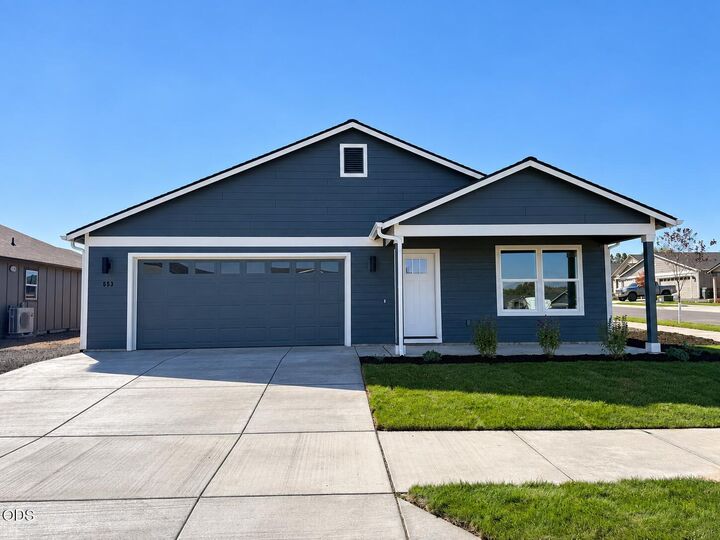 Property Photo:  553 NE Mitchell Street  OR 97741 