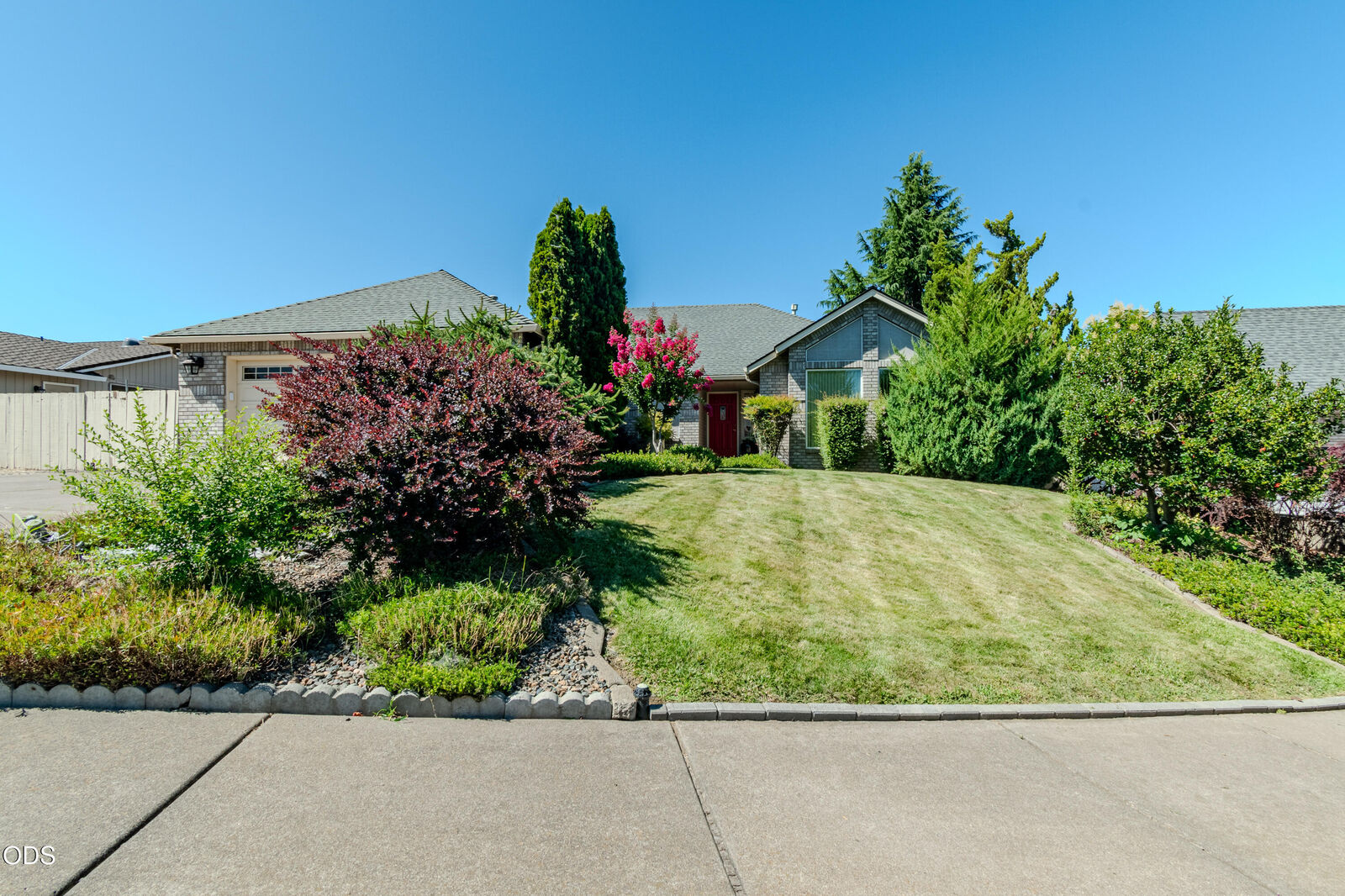 Property Photo: 1829 Garden Drive OR 97504