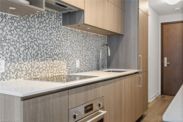 Property Photo:  1 Yorkville Avenue 4904  ON M4W 0B1 