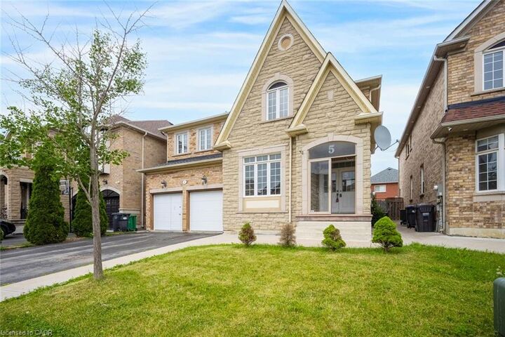 Property Photo: 5 Freshspring Drive ON L6R 3H6