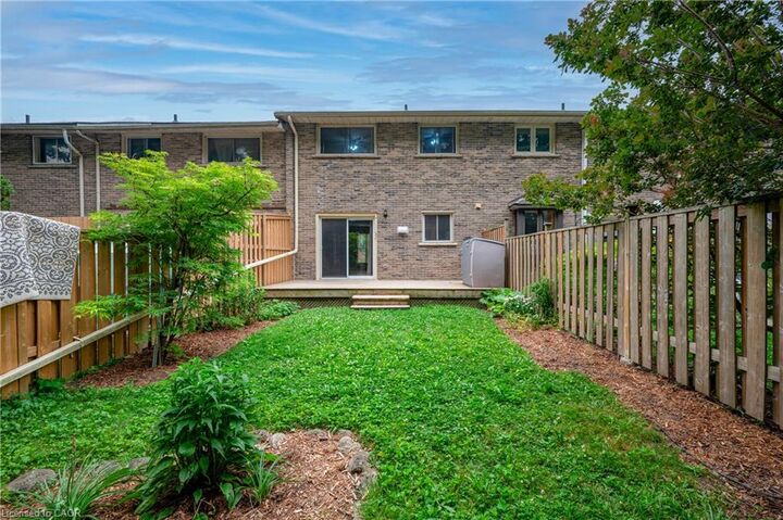Property Photo: 18 Ralgreen Crescent ON N2M 1T9