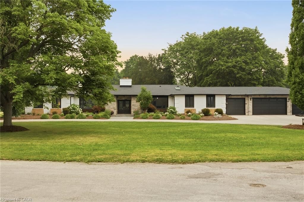 Property Photo: 8 Squire Court ON N2J 4G8