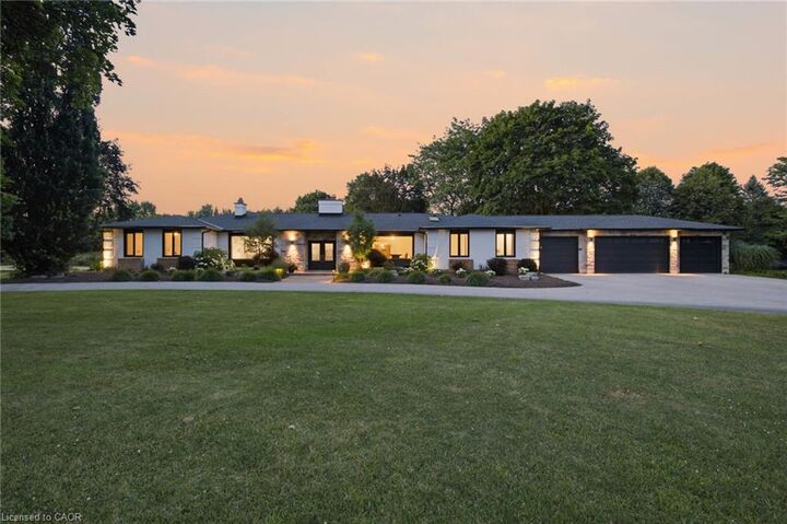 8 Squire Court — photo 1