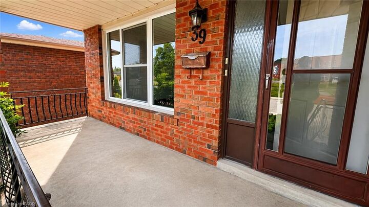 Property Photo:  39 Lisgar Court  ON L8T 4Y4 