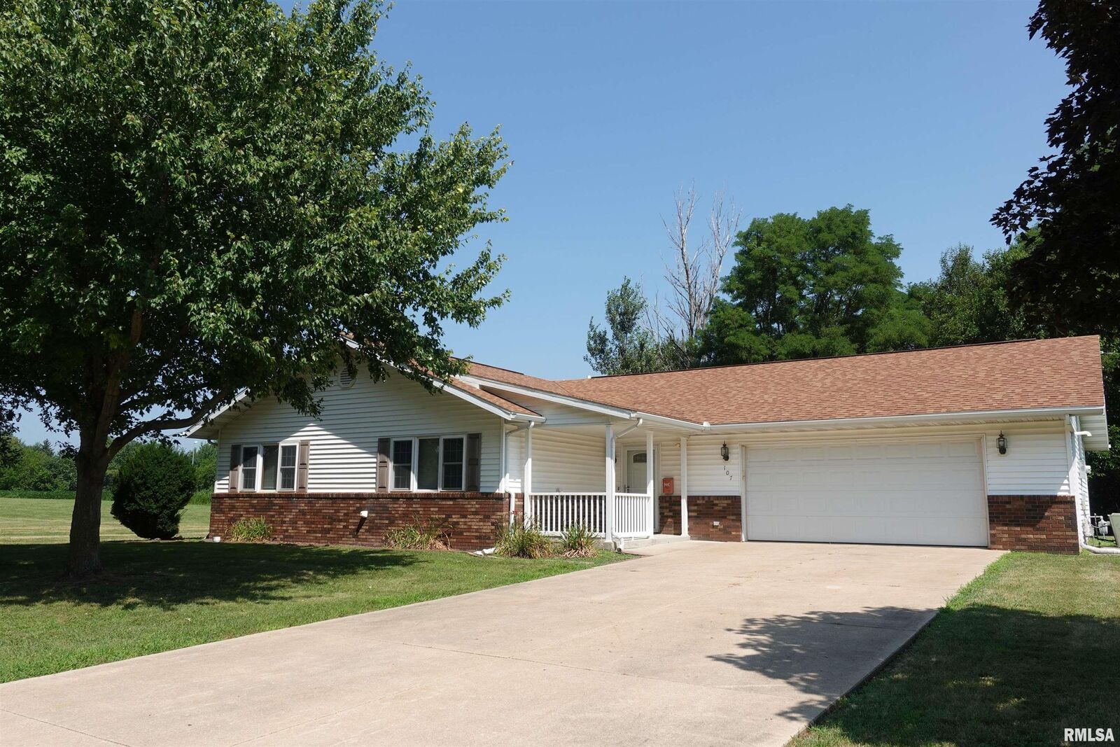 Property Photo:  107 Weber Road  IL 61401 