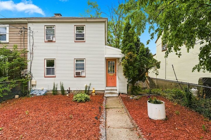 Property Photo: 127 Sunnyside Ave 127 MA 02474