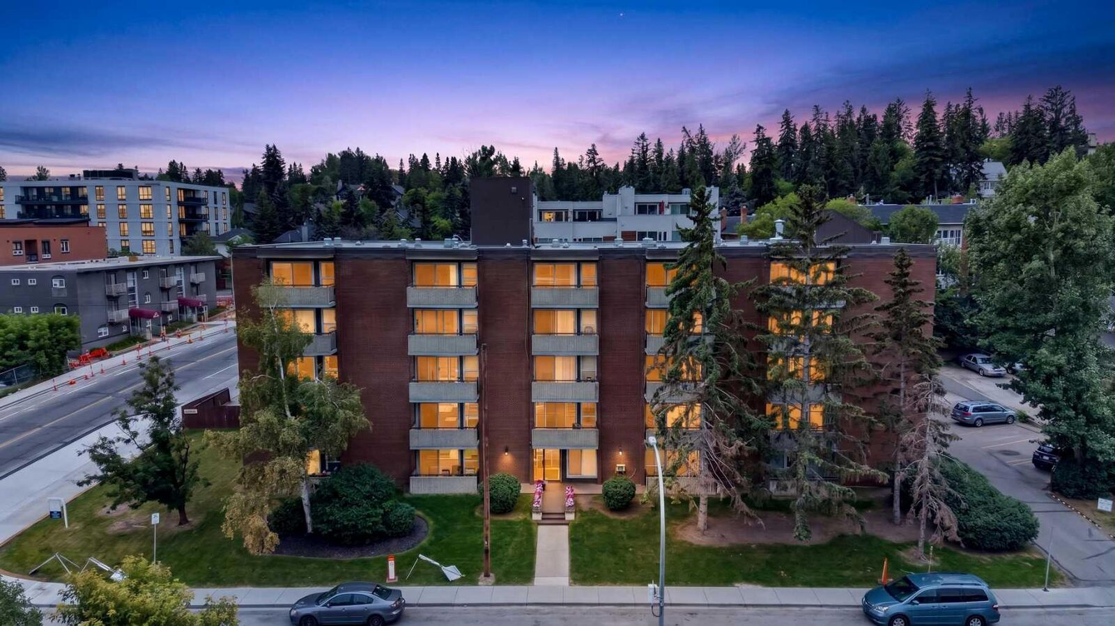 Property Photo: 903 19 Avenue SW 103 AB T2T 0H8