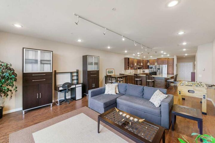 103 10 Avenue NW 402 — photo 1