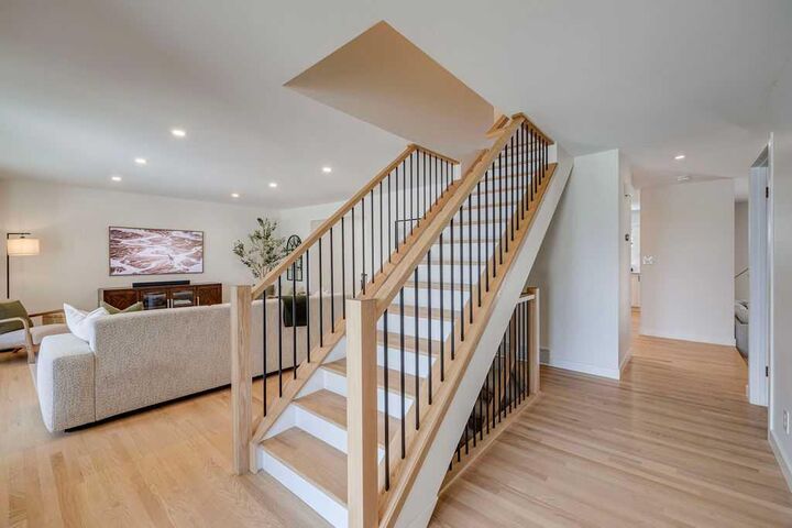 Photo de la propriété:  23 Woodgrove Crescent SW  AB T2W 3Y9 