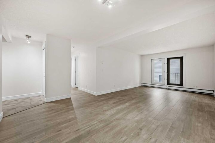 Property Photo: 2010 35 Avenue SW 207 AB T2T 2E1