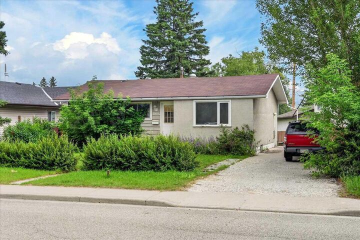 Property Photo: 7804 34 Avenue NW AB T3B 1P3