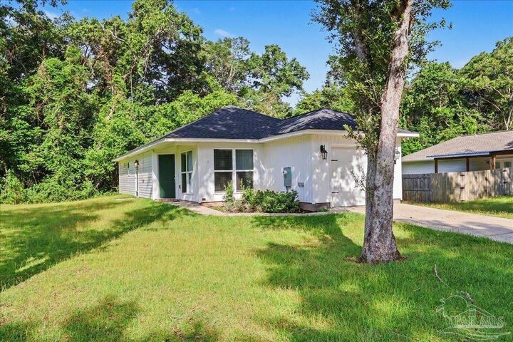 Property Photo:  171 Calvert Oaks Dr  FL 32514 