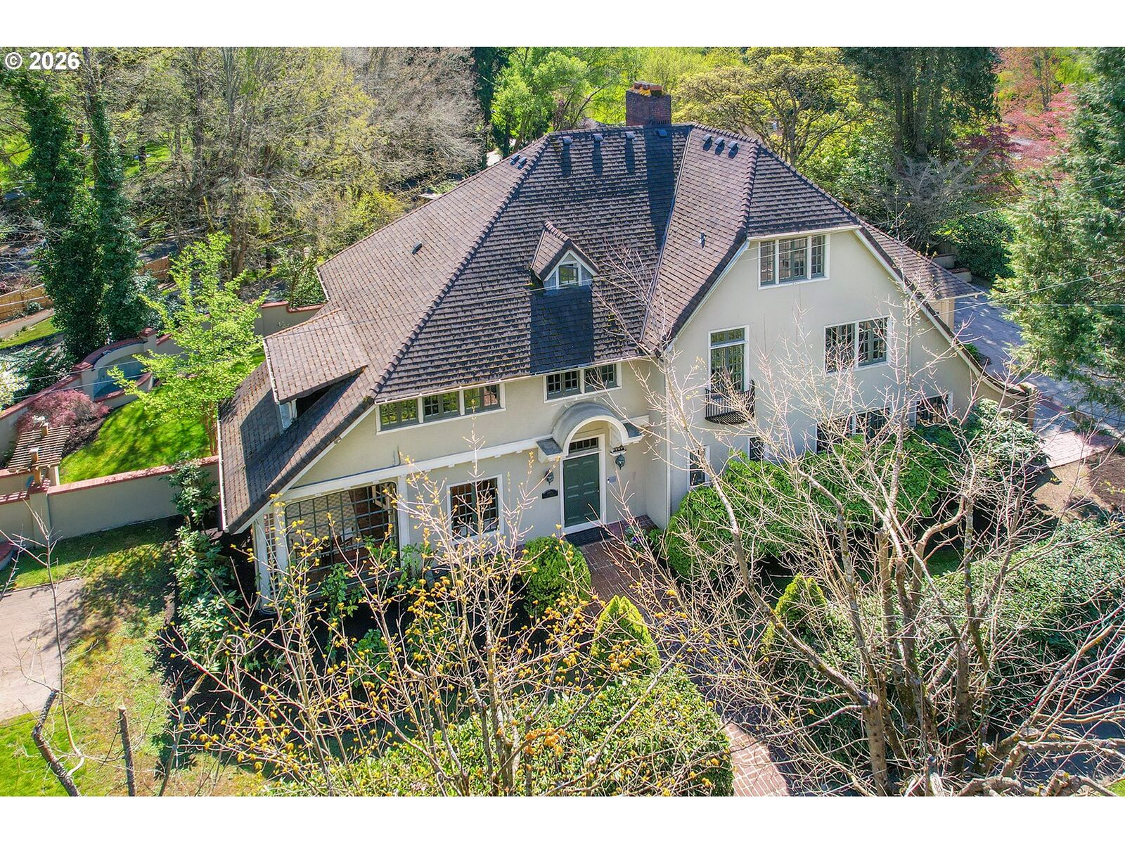 Property Photo: 3574 E Burnside St OR 97214