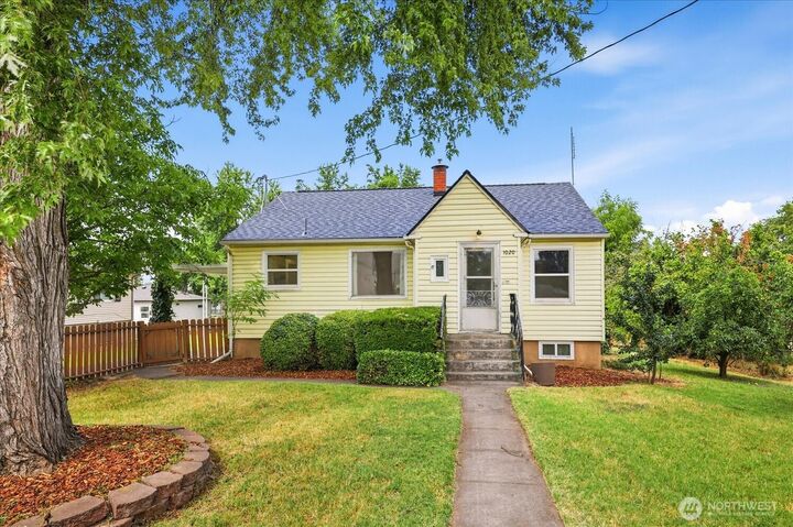 Property Photo: 1020 S College Avenue WA 99324