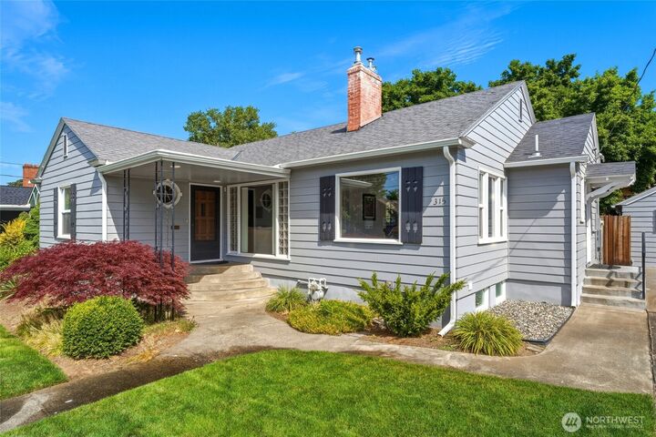 Property Photo:  315 E Maple Street  WA 99362 