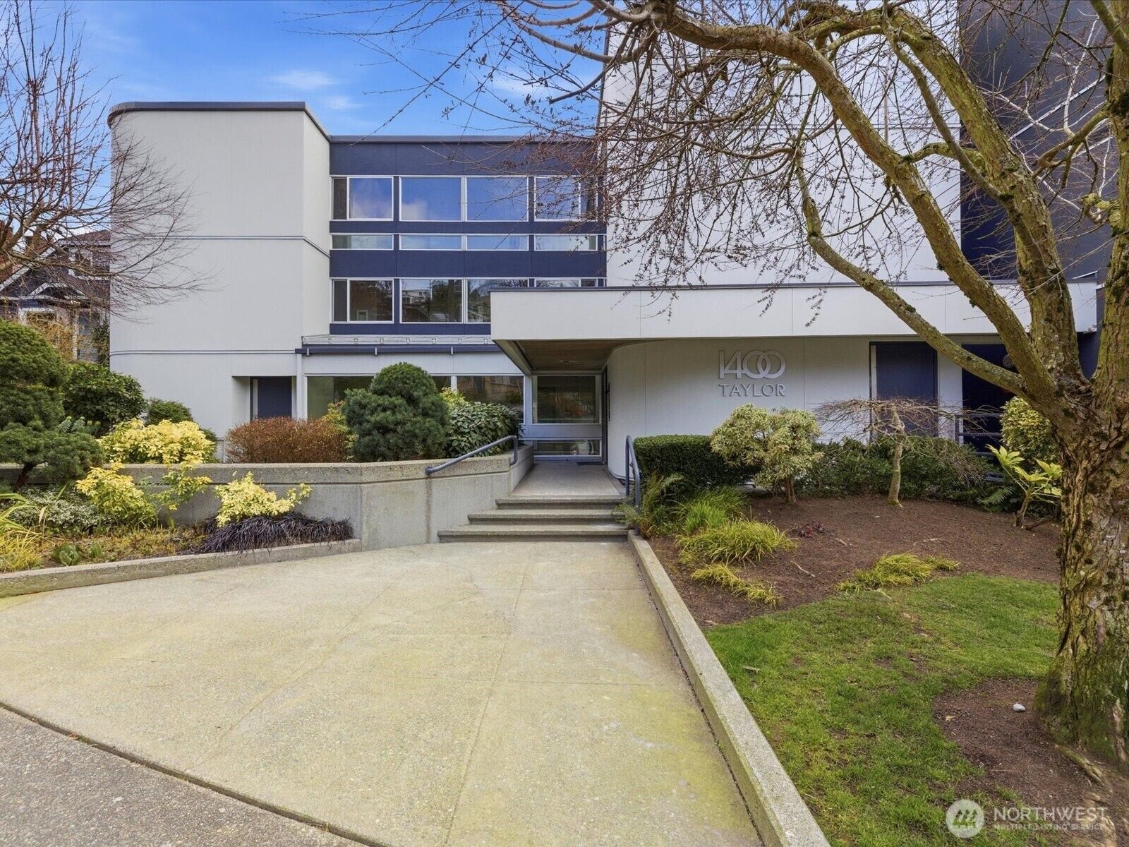Property Photo: 1400 Taylor Avenue N 201 WA 98109