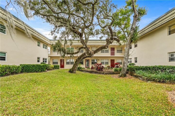 Property Photo: 11 Vista Gardens Trail 204 FL 32962