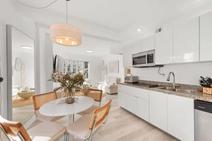 Property Photo: 530 Ocean Drive FL 33139