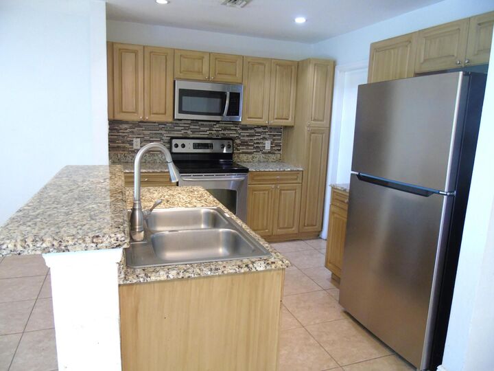 Property Photo: 6691 Old Farm Trail FL 33437