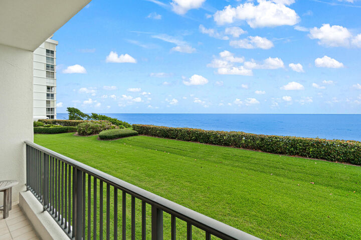 Property Photo: 800 Ocean Drive 204 FL 33408