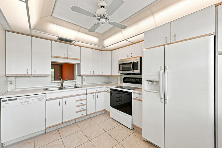 Property Photo: 2901 Victoria Circle D2 FL 33066