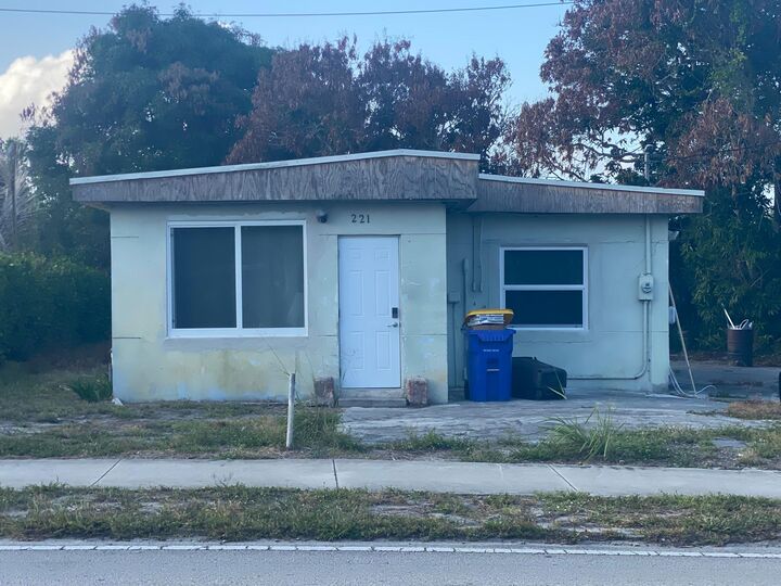 Property Photo: 221 NW Baker Road FL 34994