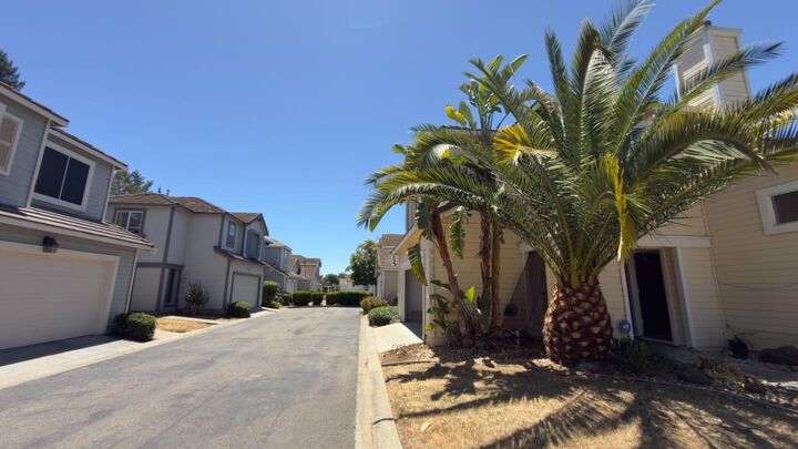 Property Photo: 9233 Laguna Pointe CA 95758