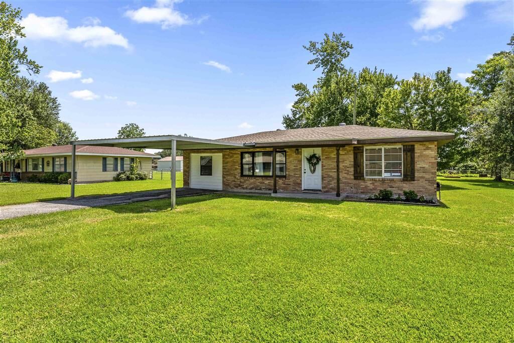 Property Photo: 2108 Ellis Drive LA 70669