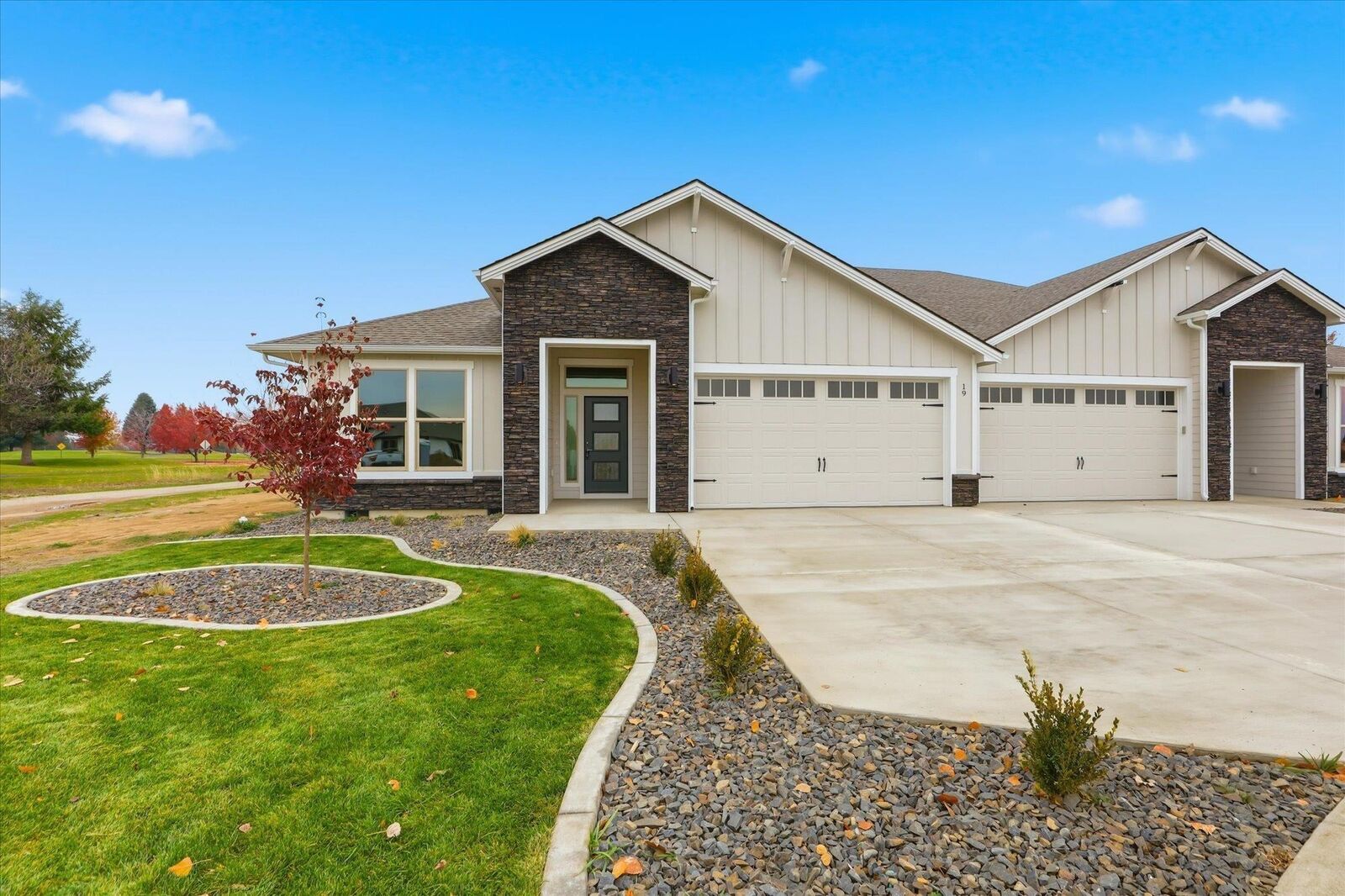 Property Photo:  1109-19 N Country Club Dr  WA 99006 