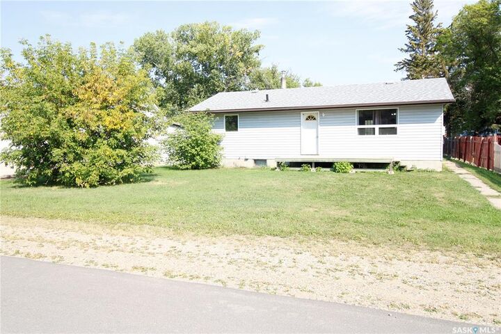 Property Photo: 813 Cartier Street SK S0G 5C0