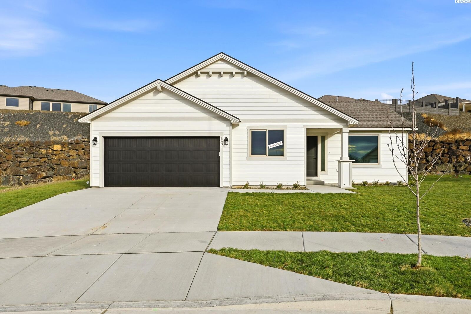Property Photo: 6484 W 29th Ct WA 99338