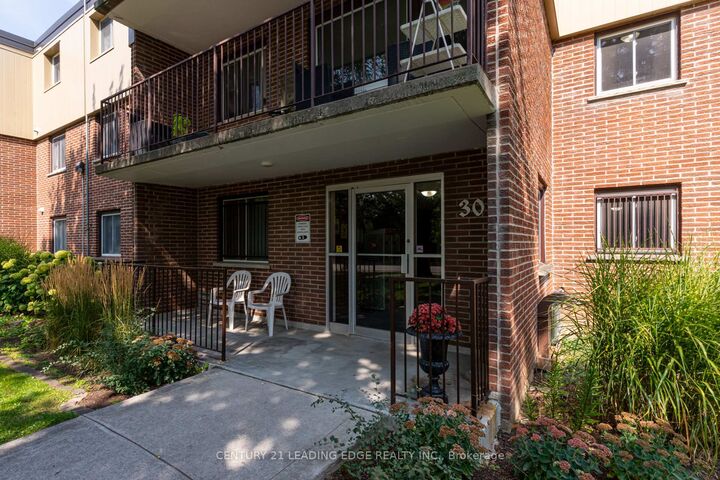 Property Photo:  30 Avalon Place 314  ON N2M 4N6 