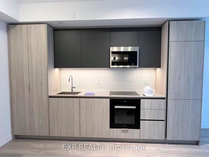 Property Photo: 400 King Street W 1619 ON M5V 0X8