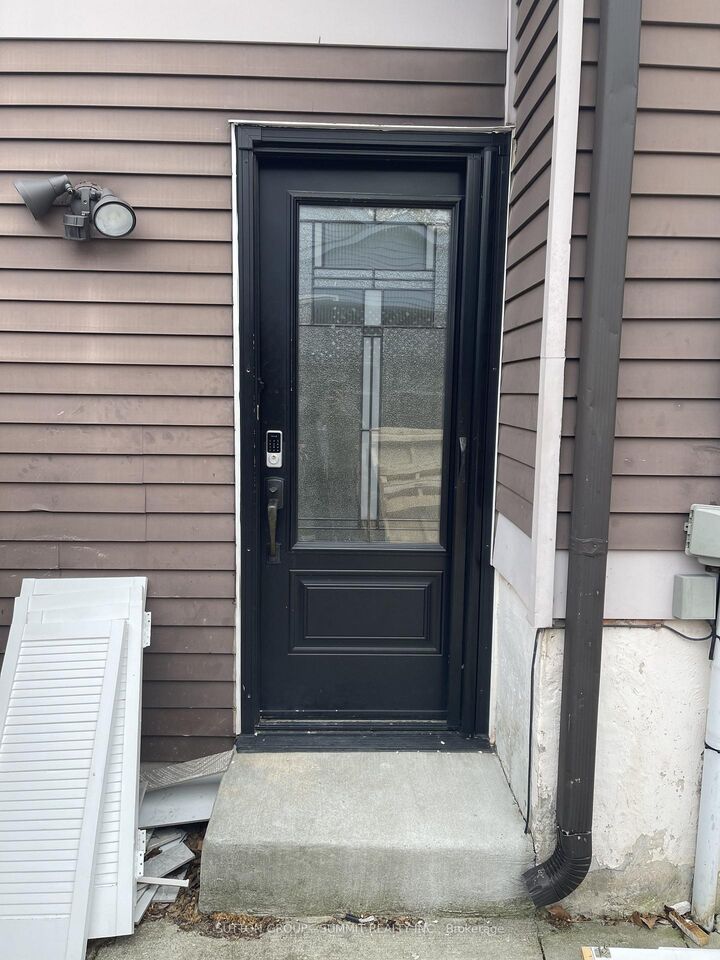 Property Photo: 2257 Hanbury Court ON L7P 3V4