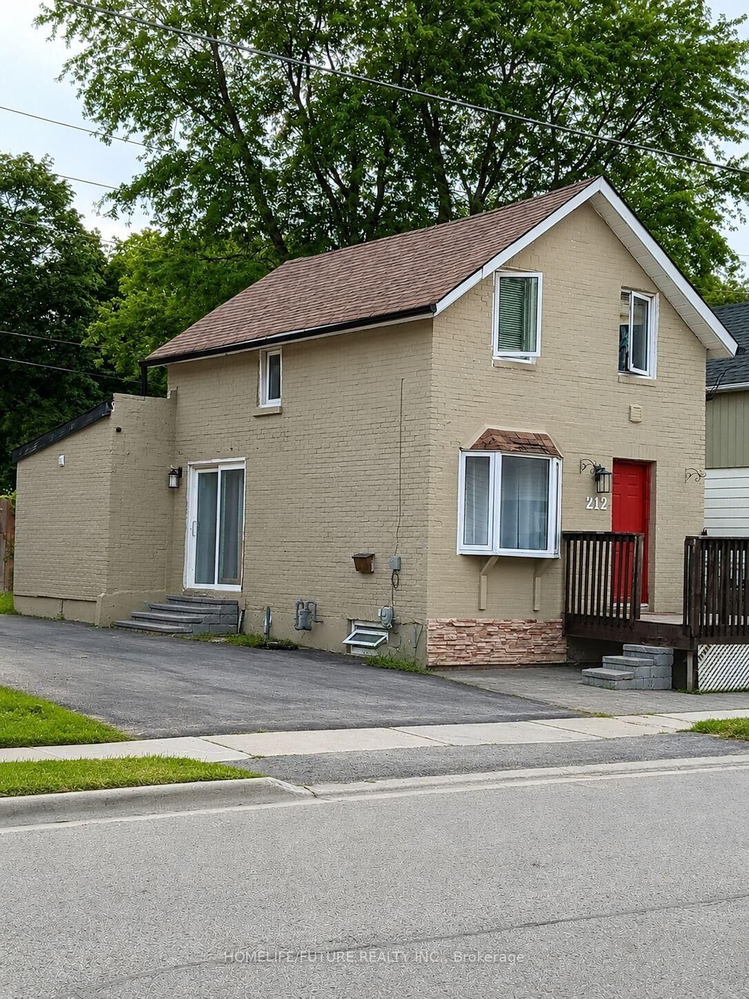 Property Photo: 212 Court Street ON L1H 4W7