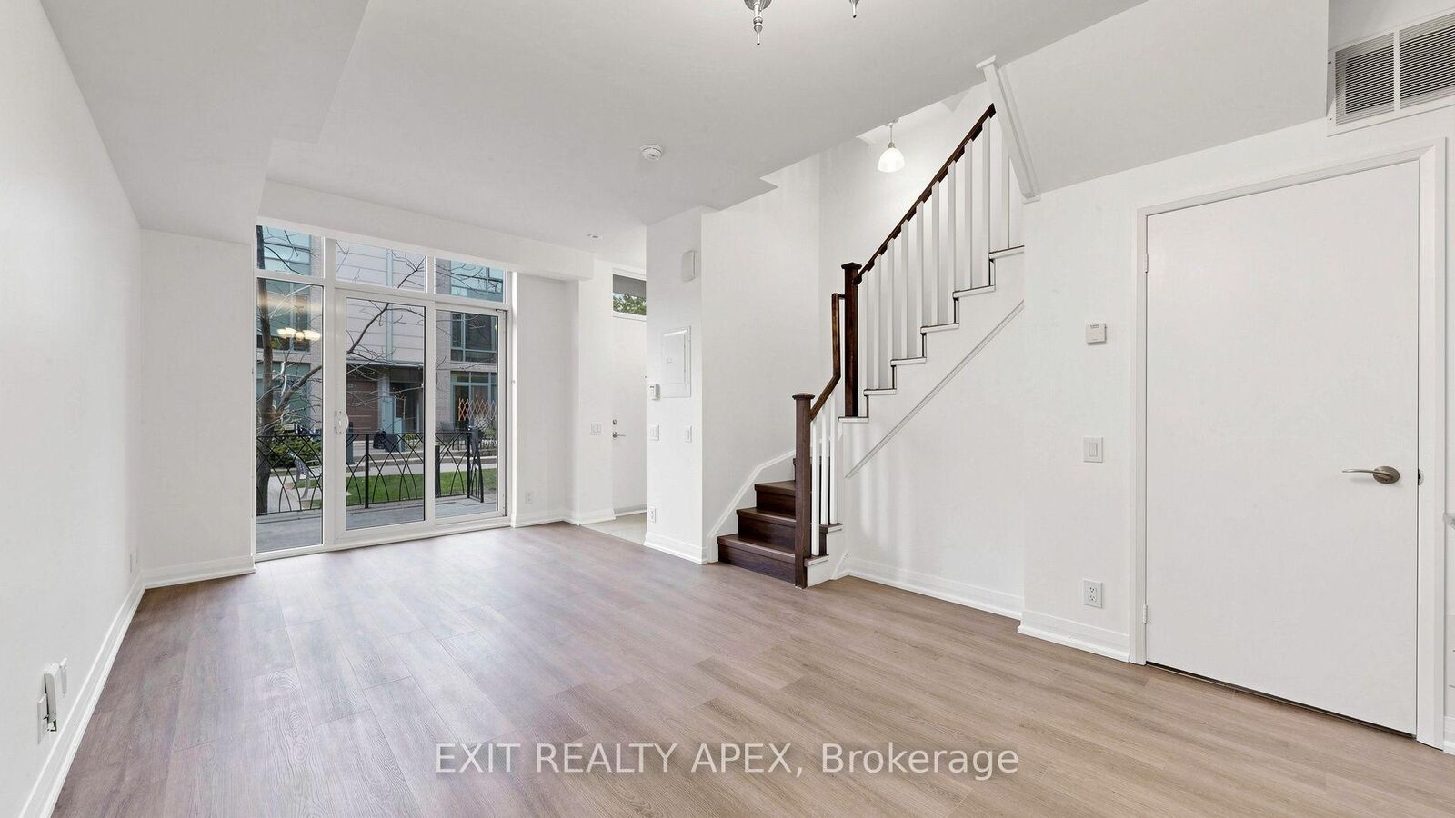 Property Photo: 23 Valhalla Inn Road 40 ON M9B 0B3