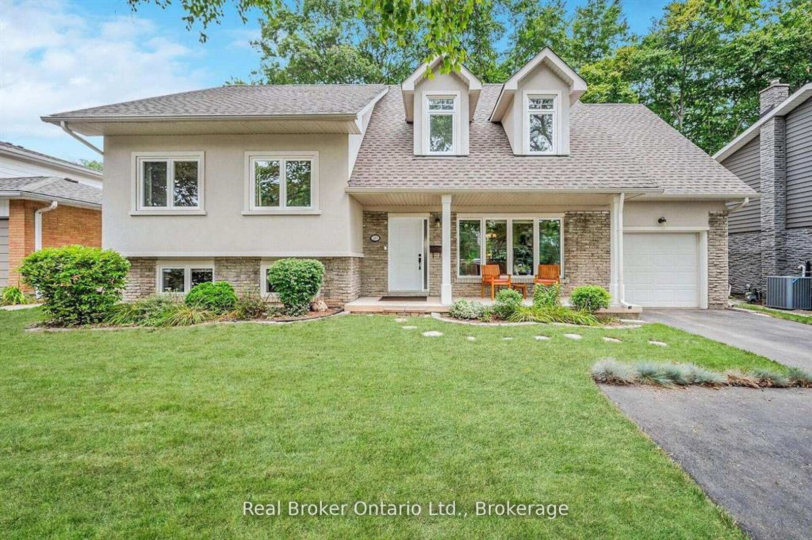 Property Photo:  285 Surrey Drive  ON L6L 3T6 