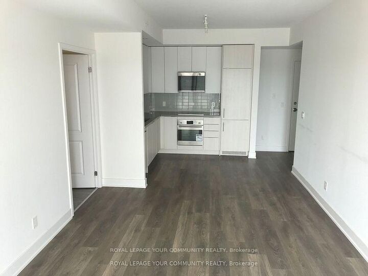 Property Photo: 297 Oak Walk Drive 1010 ON L6H 6Z3