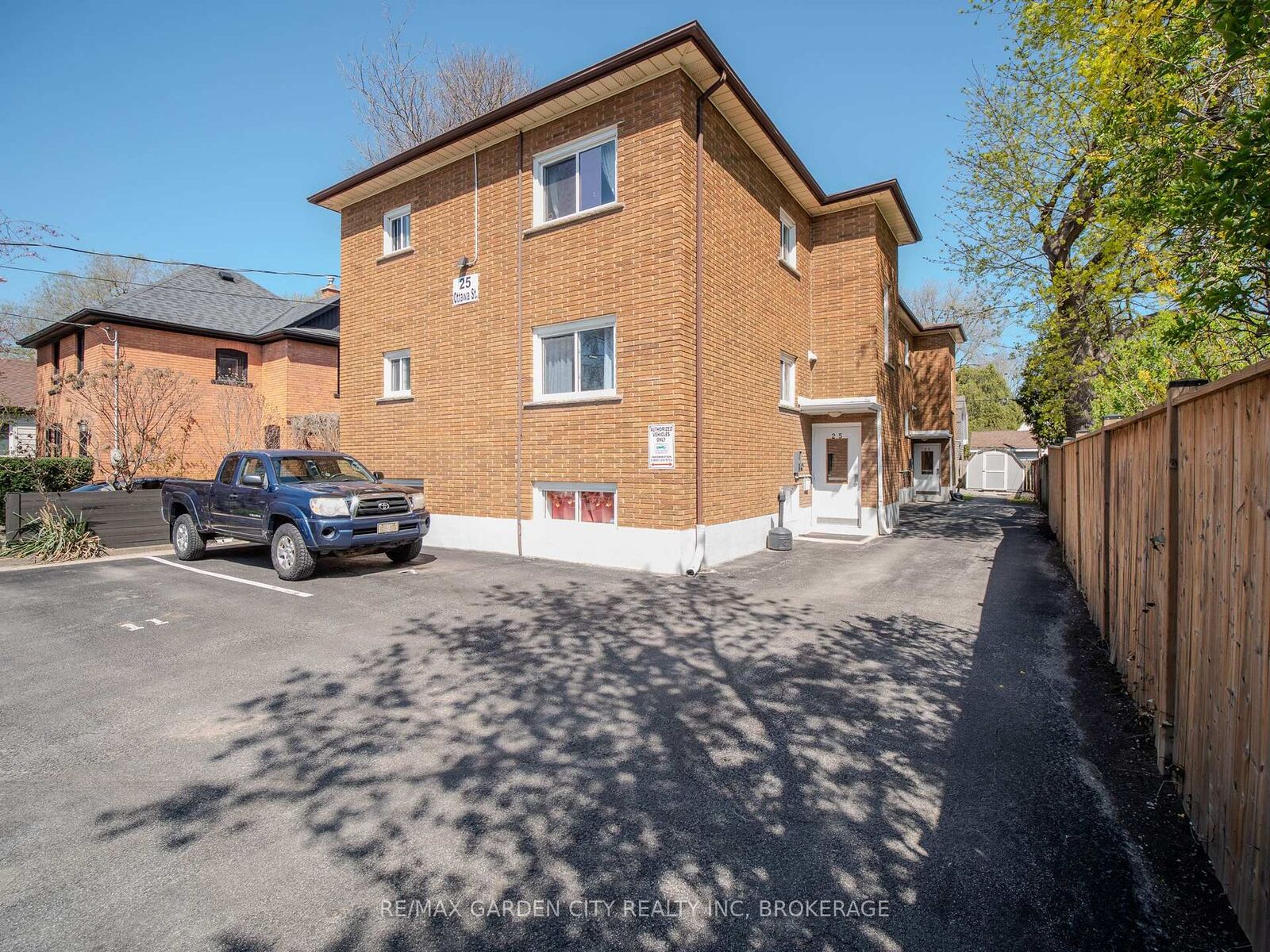 Property Photo: 25 Ottawa Street ON L2R 1Z1