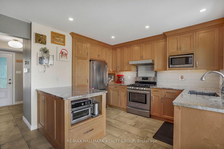 Property Photo: 2659 Liliane Street ON K4K 1M2