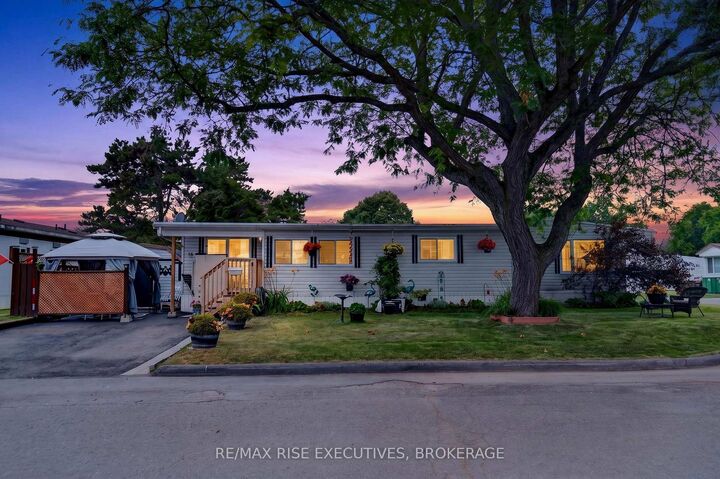 18 Wentworth Drive — photo 1