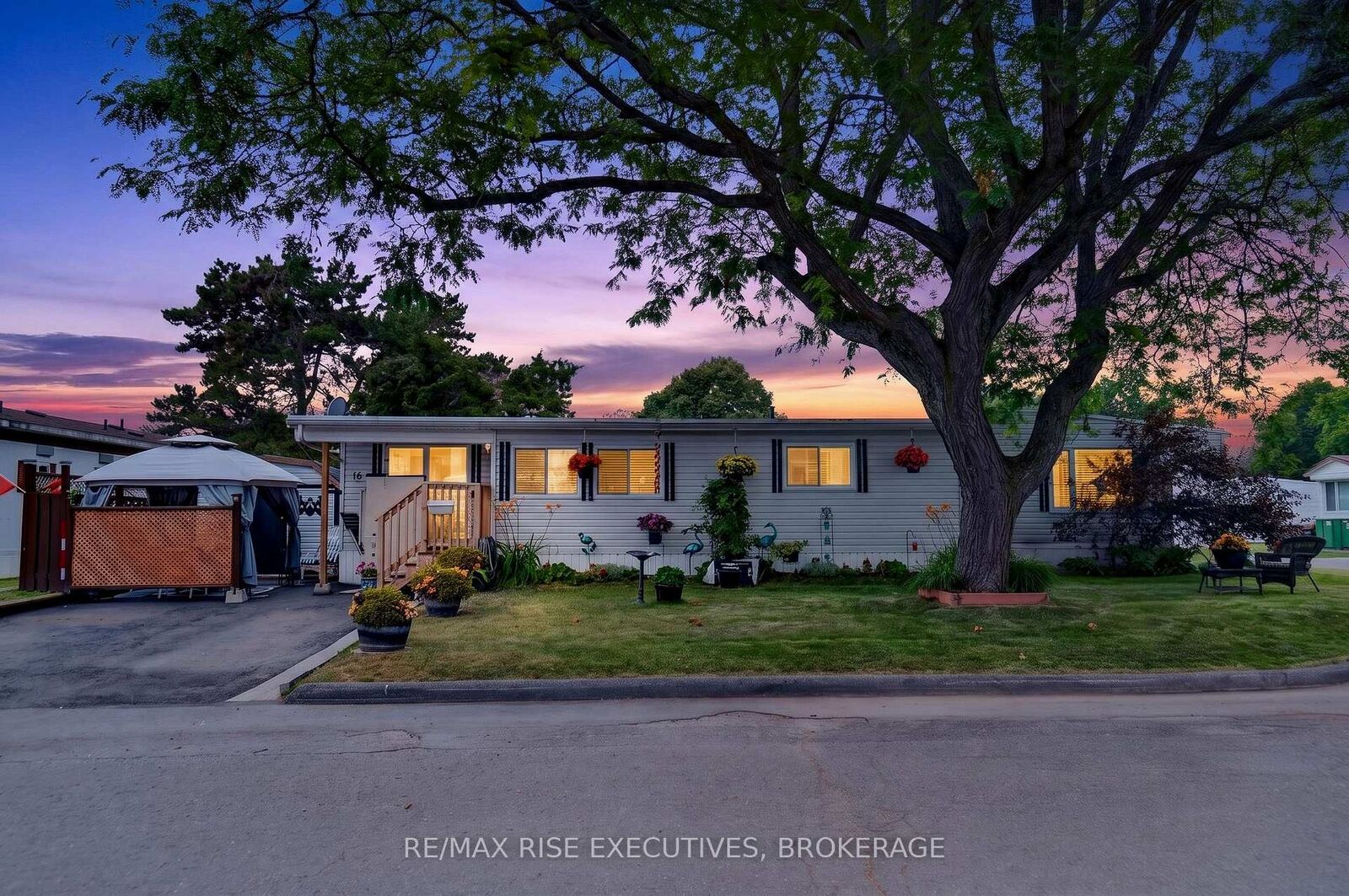 Property Photo: 18 Wentworth Drive ON K7K 5C9