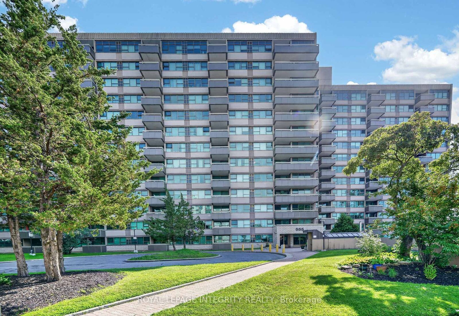 Property Photo: 555 Brittany Drive Ph8 ON K1K 4C5