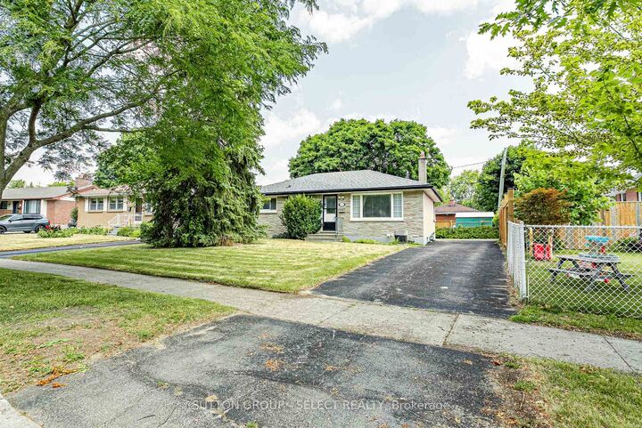 Property Photo: 256 Tweedsmuir Avenue ON N5W 1L3