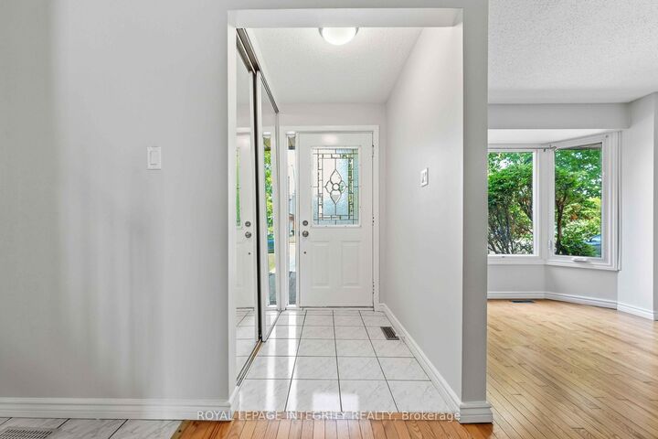 Property Photo: 1455 Bradshaw Crescent ON K1B 5G1