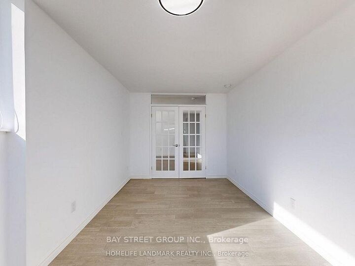 Property Photo:  326 Major Mackenzie Drive E 102  ON L4C 8T4 