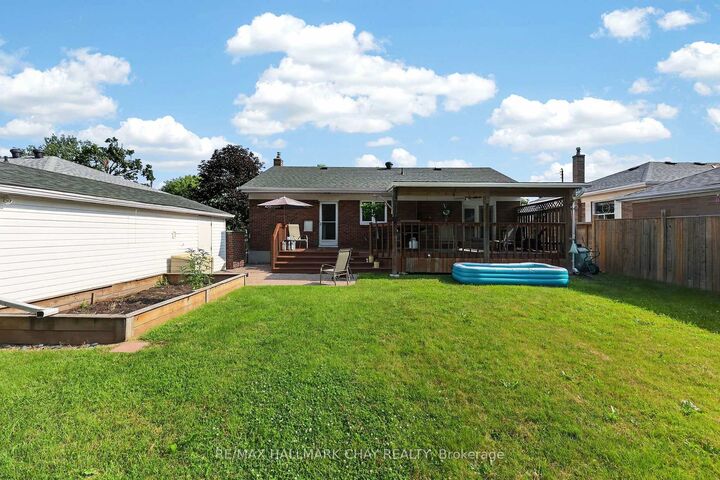 Property Photo: 9 Melrose Avenue ON L4M 2A5