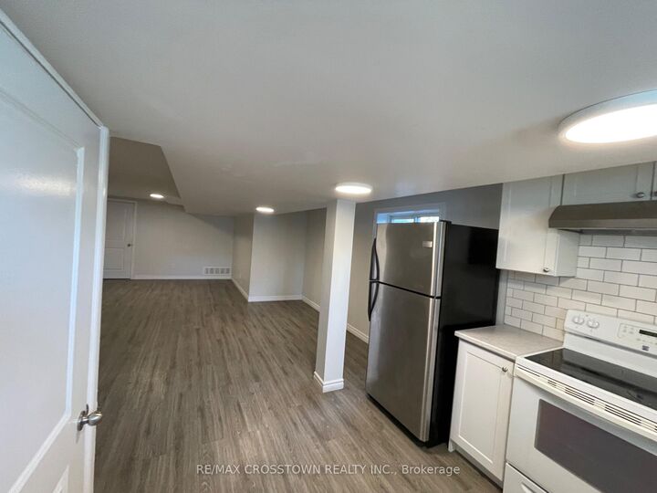 Photo de la propriété:  76A (Basement) Owen Street A-Basement  ON L4M 3H5 
